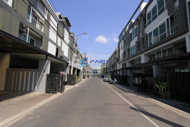 ขาย Townhome SPACE ลาดพร้าว 80-เหม่งจ๋าย พร้อมอยู่