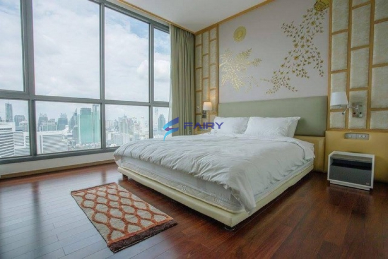 ขาย/เช่า คอนโด Hyde Sukhumvit 13 ขนาด 107.36 ตรม ชั้น30 ทางเชื่อมต่อทางเดินรถไฟฟ้า ใกล้สถานีรถไฟฟ้า นานาและอโศก ตกแต่งครบ สิ่งอำนวยความสะดวกครบครันพร้อมอยู่